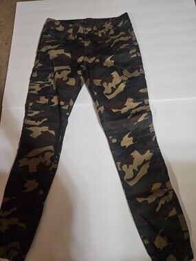 VIP camo Cargo Joggers Size 3/4 Womens